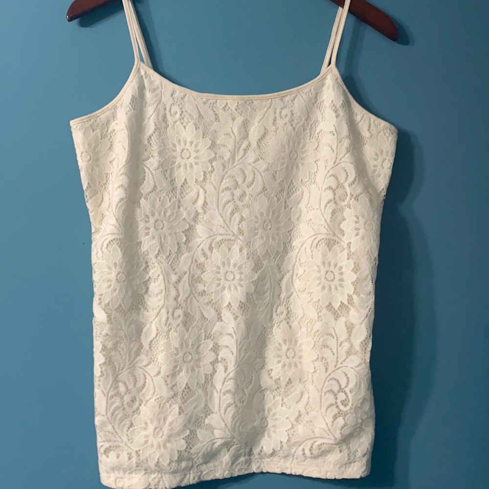 Bundle of 2 camisoles. Both are L.